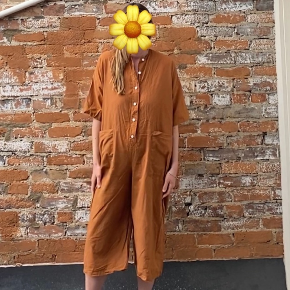 Selfi brand Jumpsuit button closure w/ pockets tie waist size medium rust color